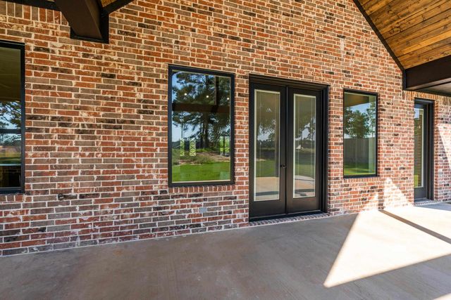 145 Waterfowl Ln, Longview, TX 75602