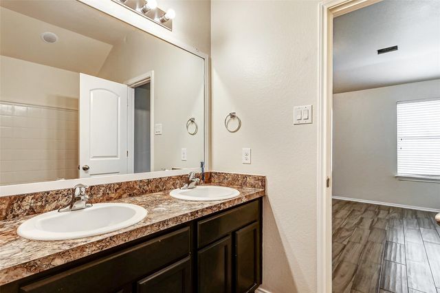 1355 Lariat Ridge Trail, Houston, TX 77049