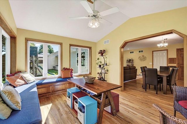 827 Ridge View Lane, Oregon, WI 53575