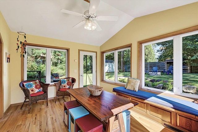 827 Ridge View Lane, Oregon, WI 53575