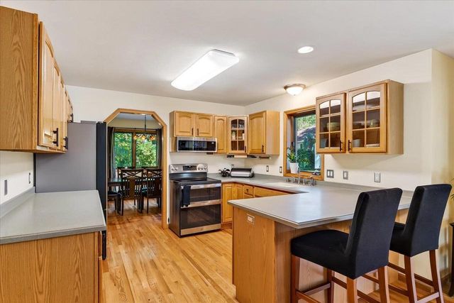 827 Ridge View Lane, Oregon, WI 53575