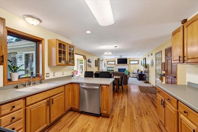 827 Ridge View Lane, Oregon, WI 53575