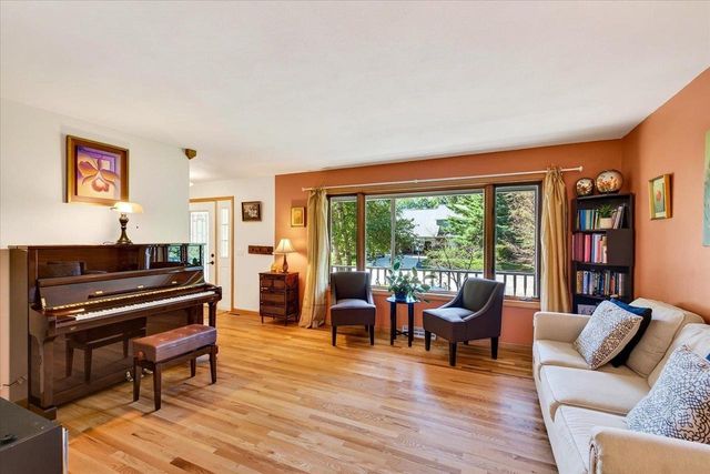 827 Ridge View Lane, Oregon, WI 53575