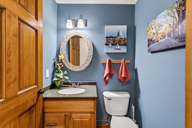 827 Ridge View Lane, Oregon, WI 53575