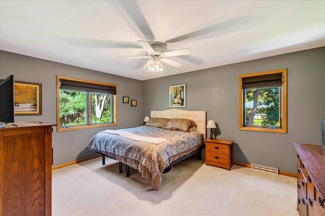 827 Ridge View Lane, Oregon, WI 53575