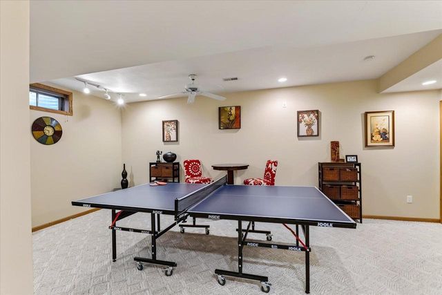 827 Ridge View Lane, Oregon, WI 53575