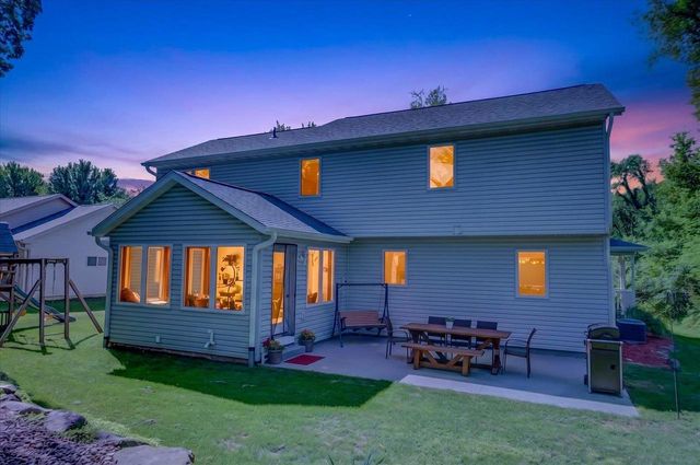827 Ridge View Lane, Oregon, WI 53575