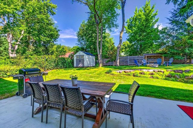 827 Ridge View Lane, Oregon, WI 53575