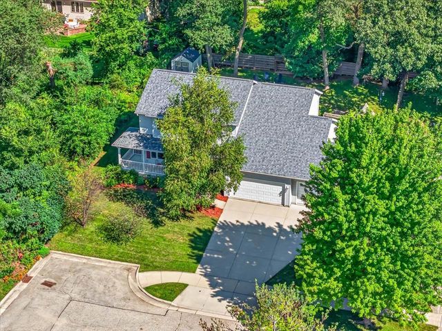 827 Ridge View Lane, Oregon, WI 53575