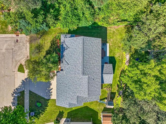 827 Ridge View Lane, Oregon, WI 53575