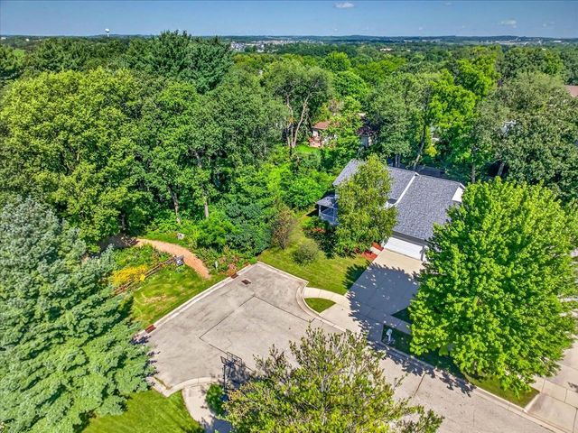 827 Ridge View Lane, Oregon, WI 53575