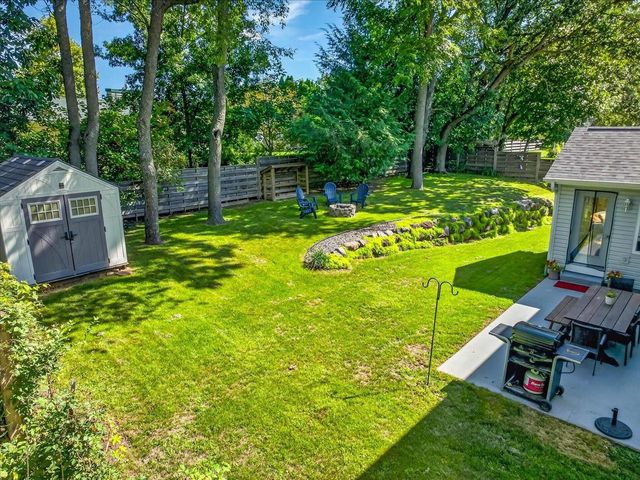 827 Ridge View Lane, Oregon, WI 53575