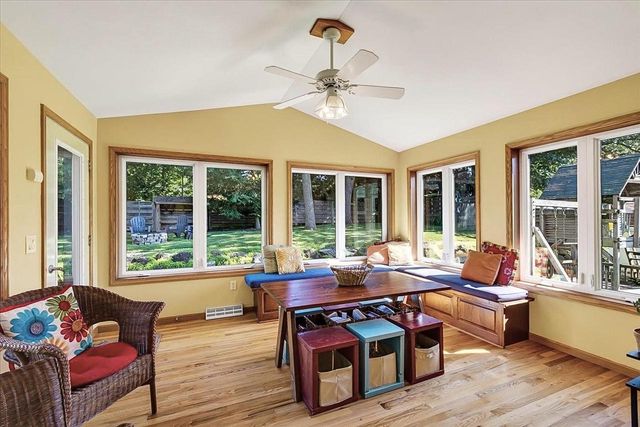 827 Ridge View Lane, Oregon, WI 53575