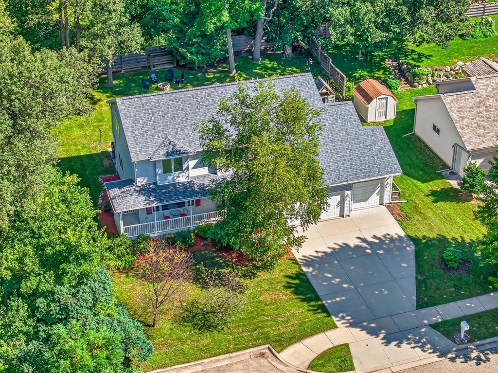 827 Ridge View Lane, Oregon, WI 53575