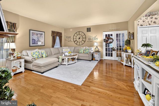 8 OAK RIDGE LN, Sewell, NJ 08080
