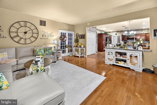 8 OAK RIDGE LN, Sewell, NJ 08080
