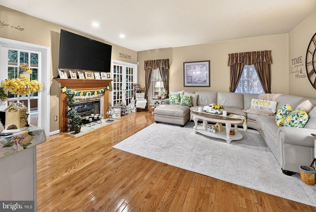 8 OAK RIDGE LN, Sewell, NJ 08080