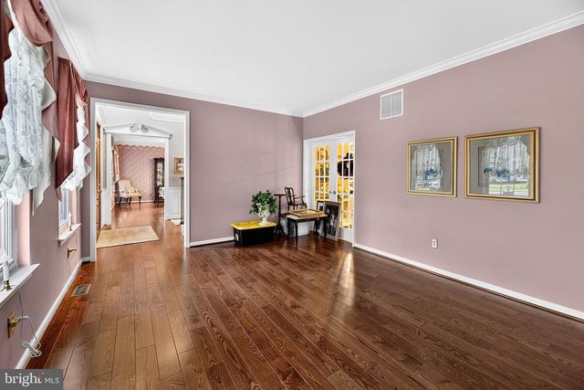 8 OAK RIDGE LN, Sewell, NJ 08080