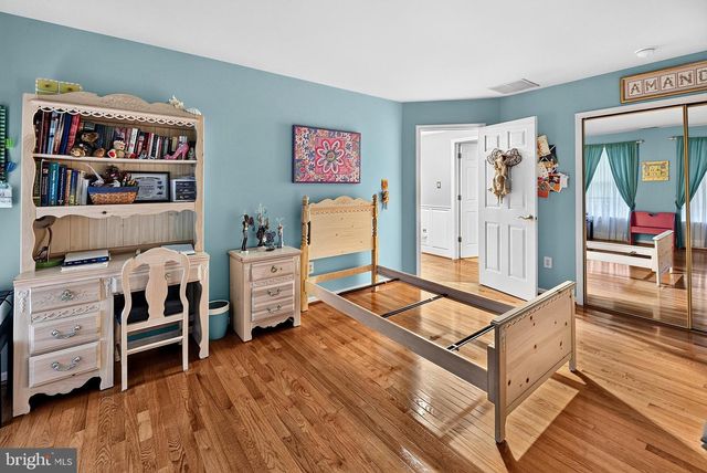 8 OAK RIDGE LN, Sewell, NJ 08080