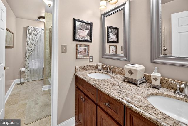 8 OAK RIDGE LN, Sewell, NJ 08080