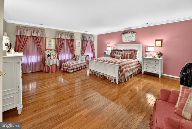 8 OAK RIDGE LN, Sewell, NJ 08080