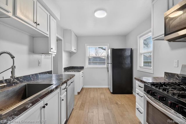 23044 Harding Avenue, Hazel Park, MI 48030