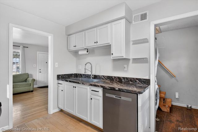 23044 Harding Avenue, Hazel Park, MI 48030