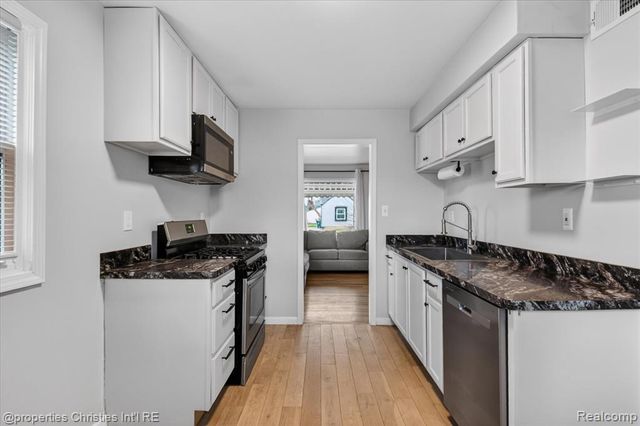 23044 Harding Avenue, Hazel Park, MI 48030