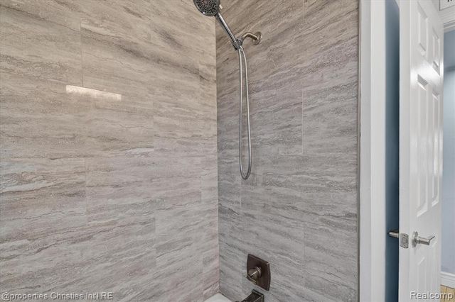 23044 Harding Avenue, Hazel Park, MI 48030