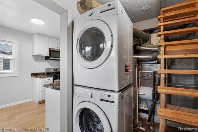 23044 Harding Avenue, Hazel Park, MI 48030