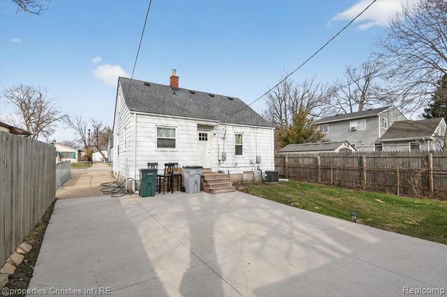 23044 Harding Avenue, Hazel Park, MI 48030