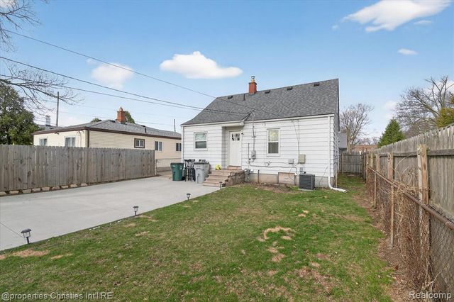 23044 Harding Avenue, Hazel Park, MI 48030