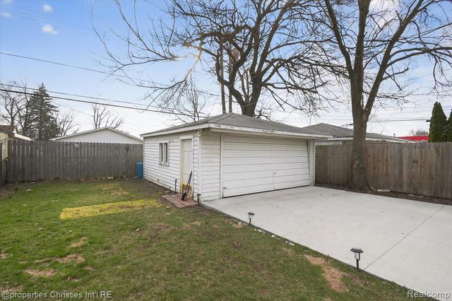 23044 Harding Avenue, Hazel Park, MI 48030