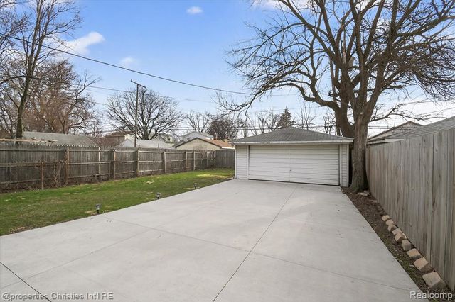 23044 Harding Avenue, Hazel Park, MI 48030