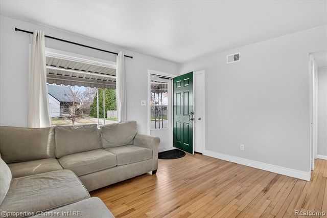 23044 Harding Avenue, Hazel Park, MI 48030