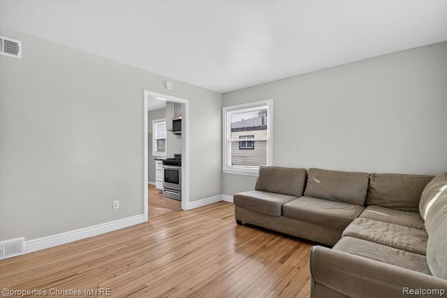 23044 Harding Avenue, Hazel Park, MI 48030