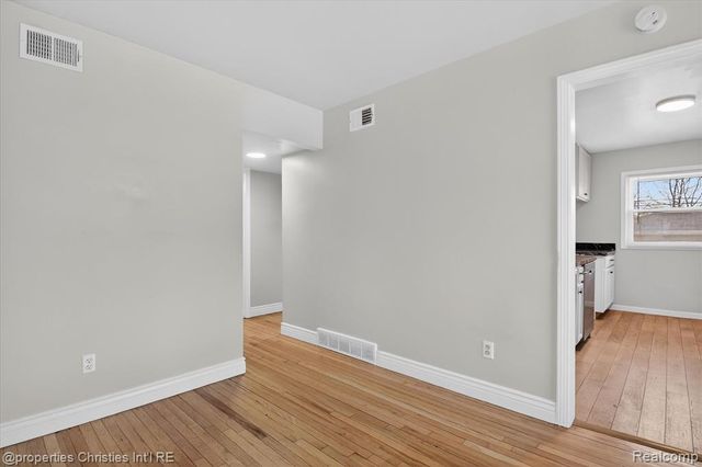 23044 Harding Avenue, Hazel Park, MI 48030