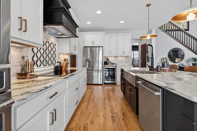 W79N417 Ridgeway LANE, Cedarburg, WI 53012