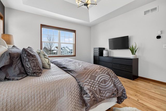 W79N417 Ridgeway LANE, Cedarburg, WI 53012