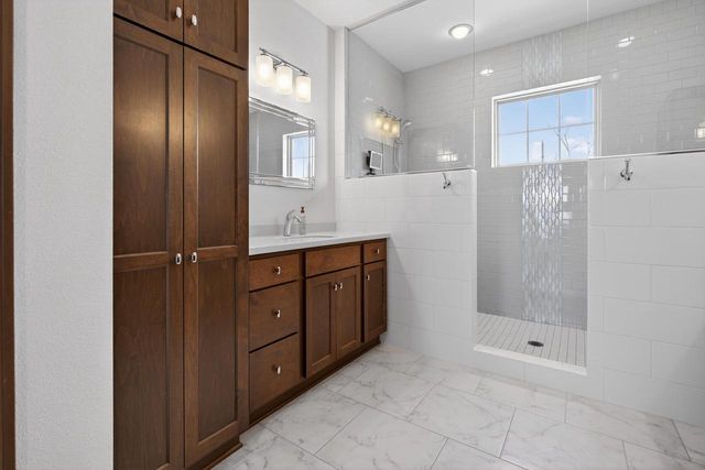 W79N417 Ridgeway LANE, Cedarburg, WI 53012