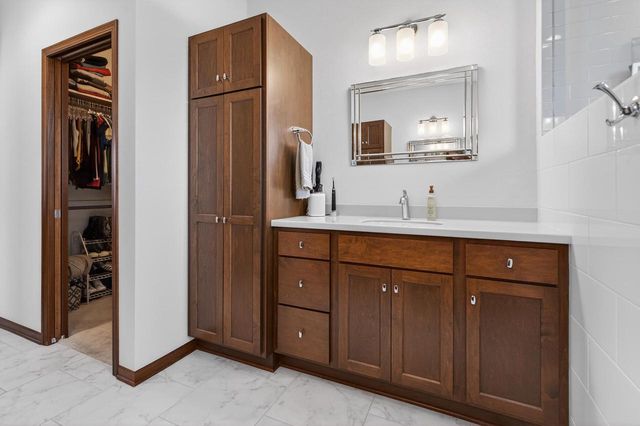 W79N417 Ridgeway LANE, Cedarburg, WI 53012