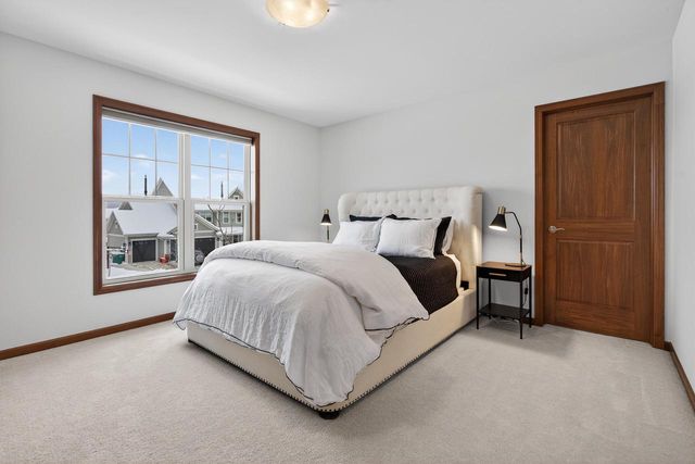 W79N417 Ridgeway LANE, Cedarburg, WI 53012