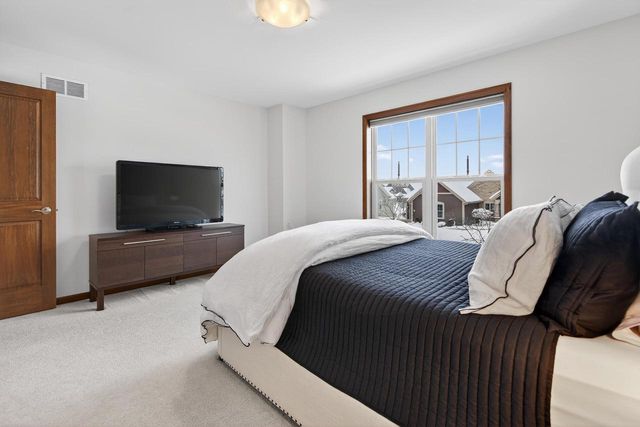 W79N417 Ridgeway LANE, Cedarburg, WI 53012