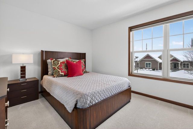 W79N417 Ridgeway LANE, Cedarburg, WI 53012