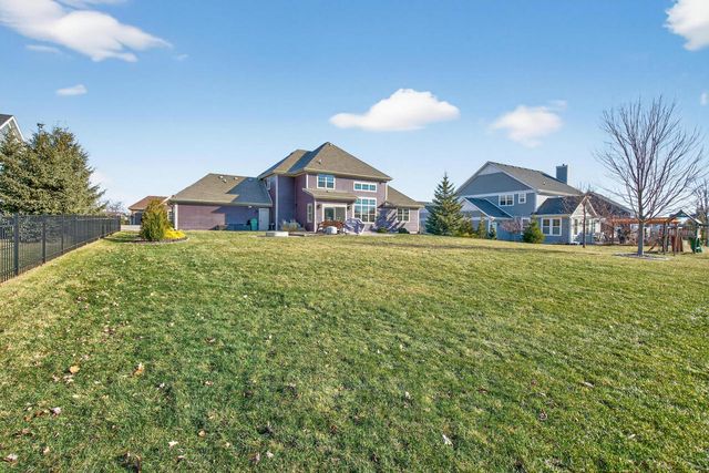 W79N417 Ridgeway LANE, Cedarburg, WI 53012