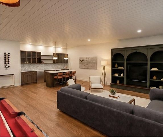 W79N417 Ridgeway LANE, Cedarburg, WI 53012