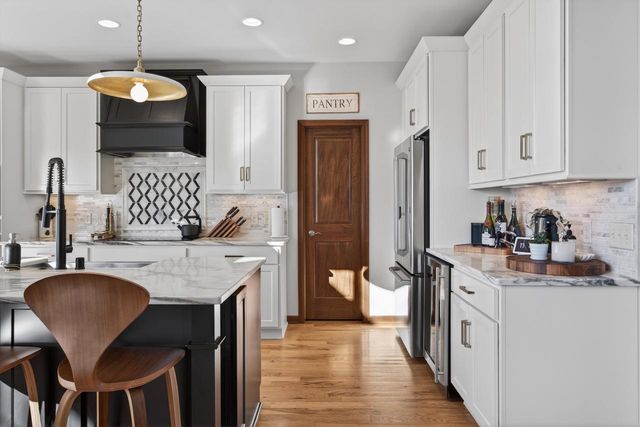 W79N417 Ridgeway LANE, Cedarburg, WI 53012