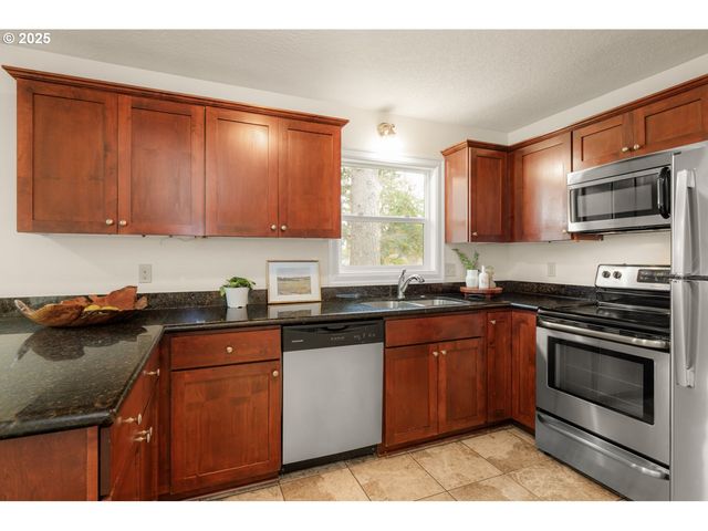 13001 Se CLAYBOURNE St, Portland, OR 97236