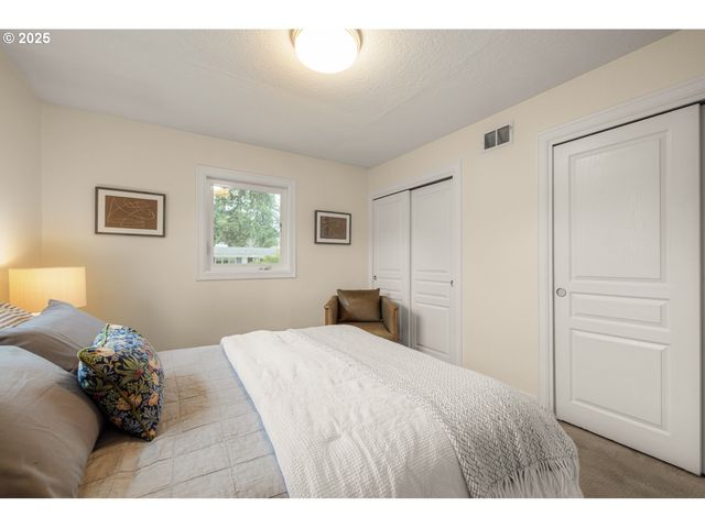 13001 Se CLAYBOURNE St, Portland, OR 97236