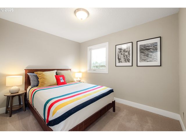 13001 Se CLAYBOURNE St, Portland, OR 97236